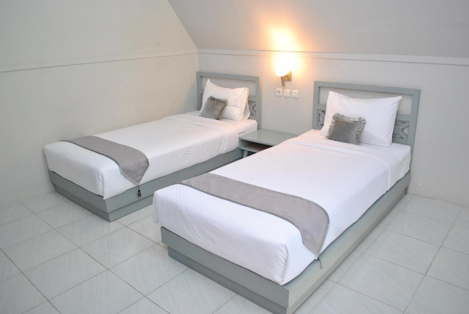 Seaside Villa & Muse Beach Resto Standard Twin Room 2