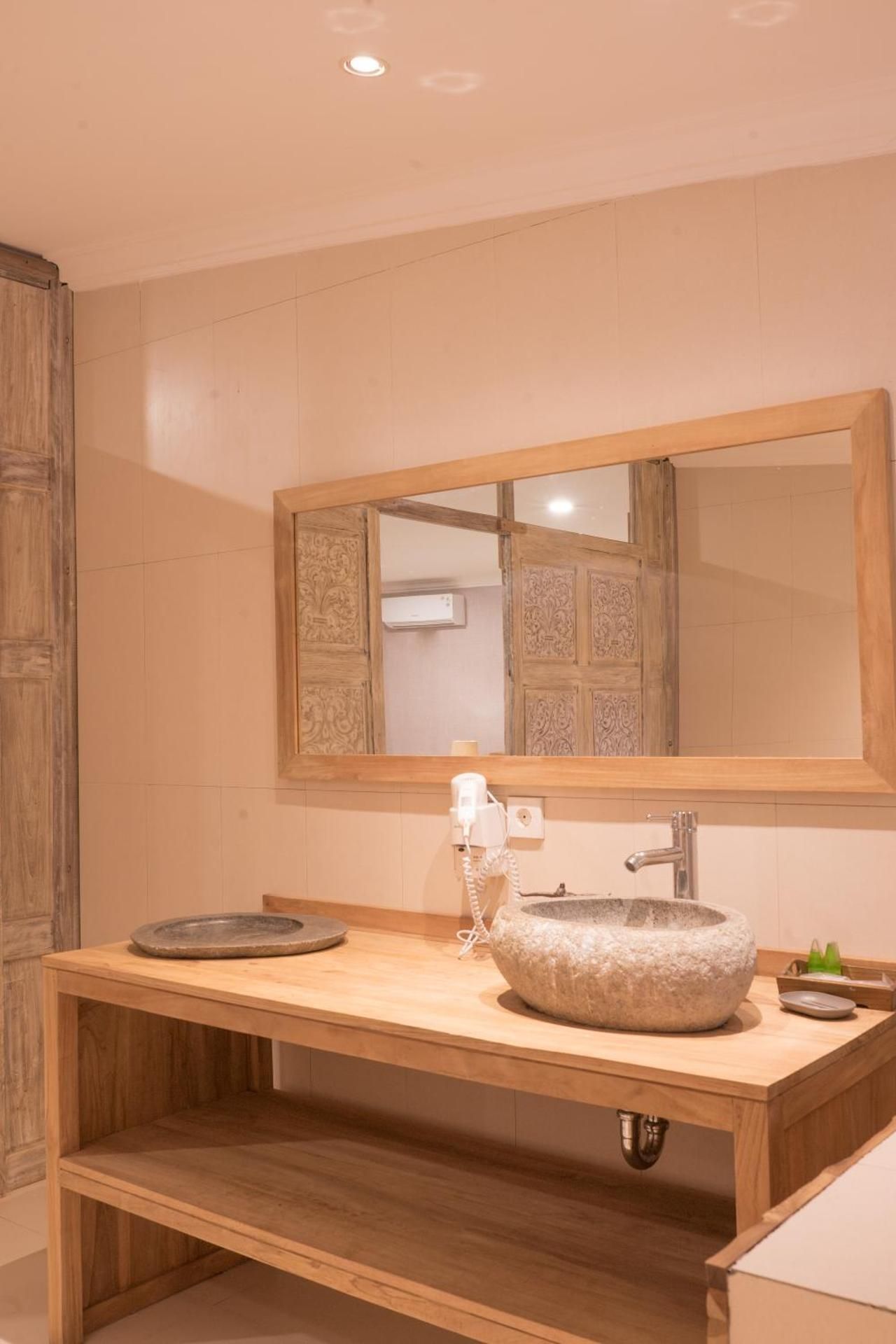 Coconut Lodge Beach Resort Ocean View King Suite with Balcony 2