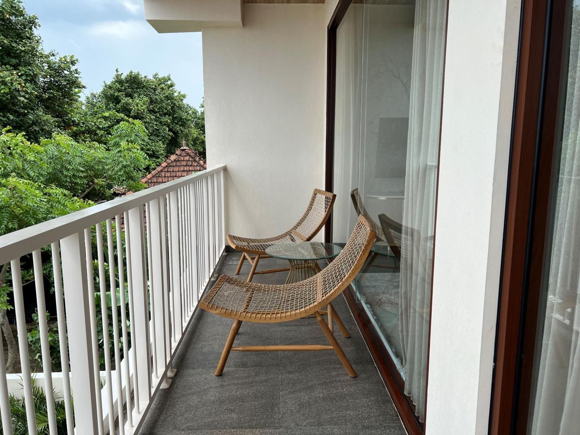 Tabebuya Resto & Resort Suite with Sea View 2