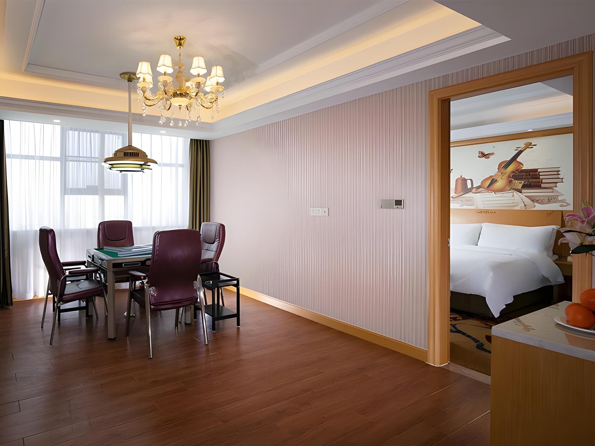 Vienna - Functional Chess Suite Room