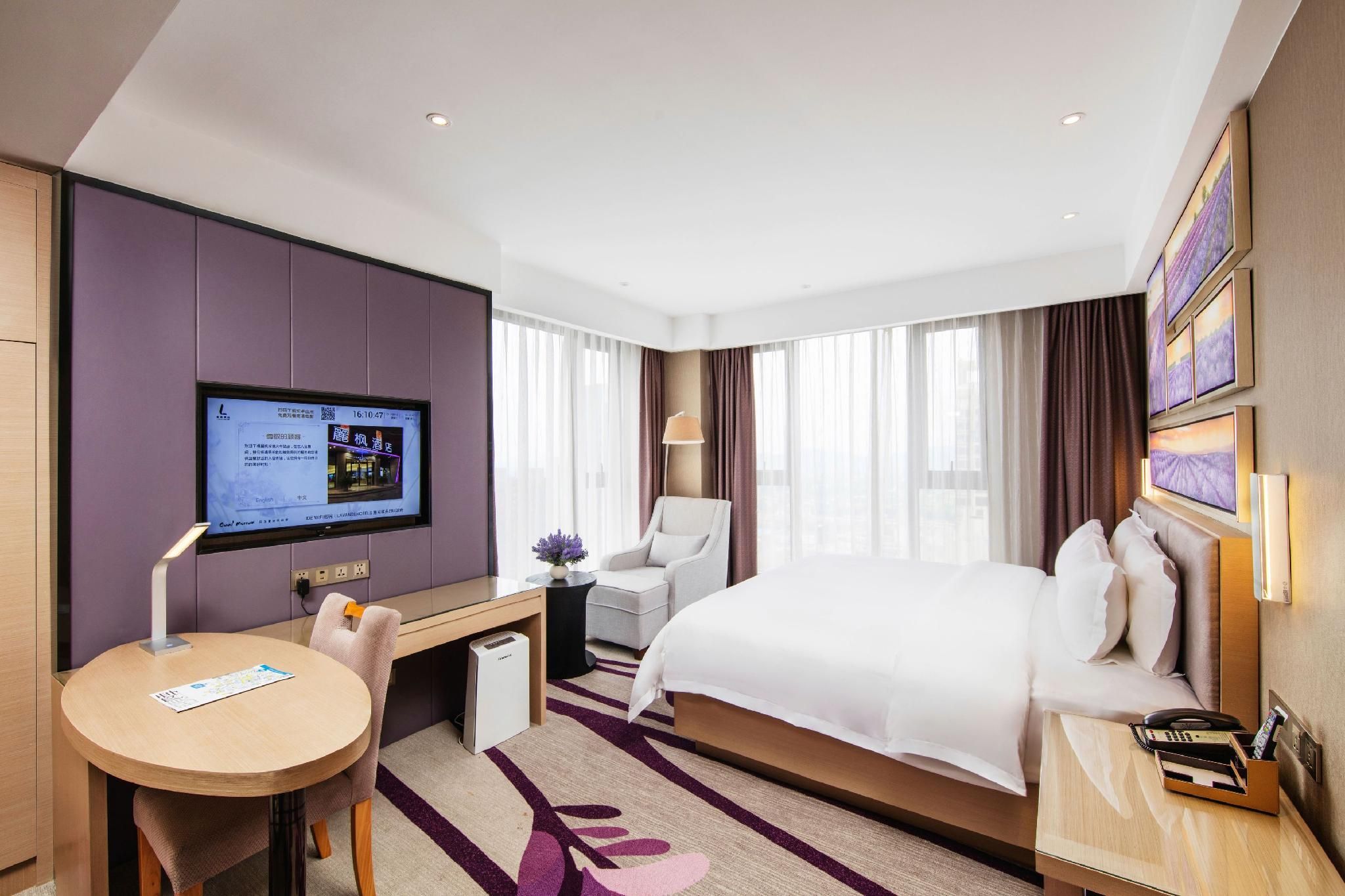 Business Queen Room