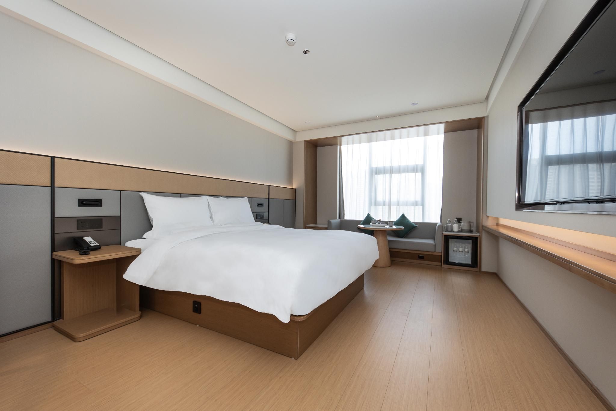 Huazhu - Deluxe Bed Room