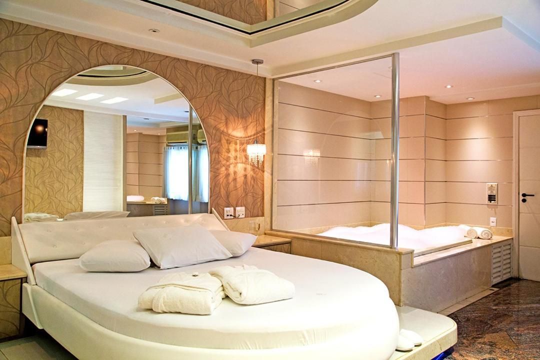Queen Suite with Spa Bath
