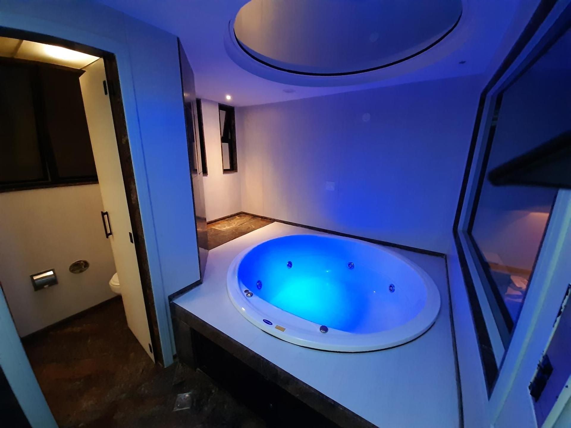Suite with Spa Bath