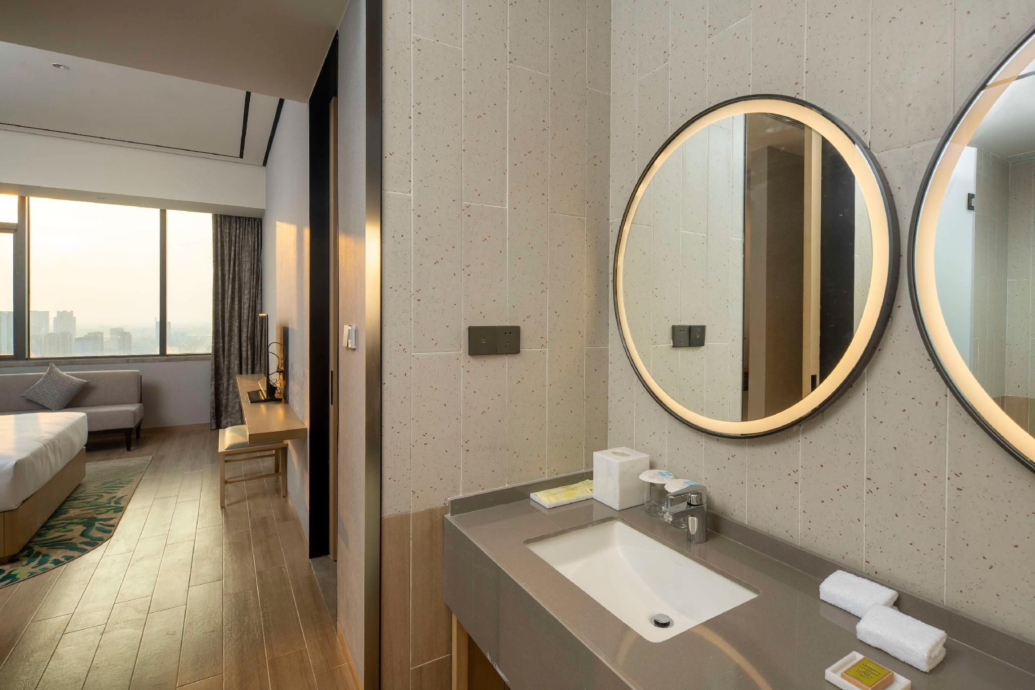king deluxe suite lake view