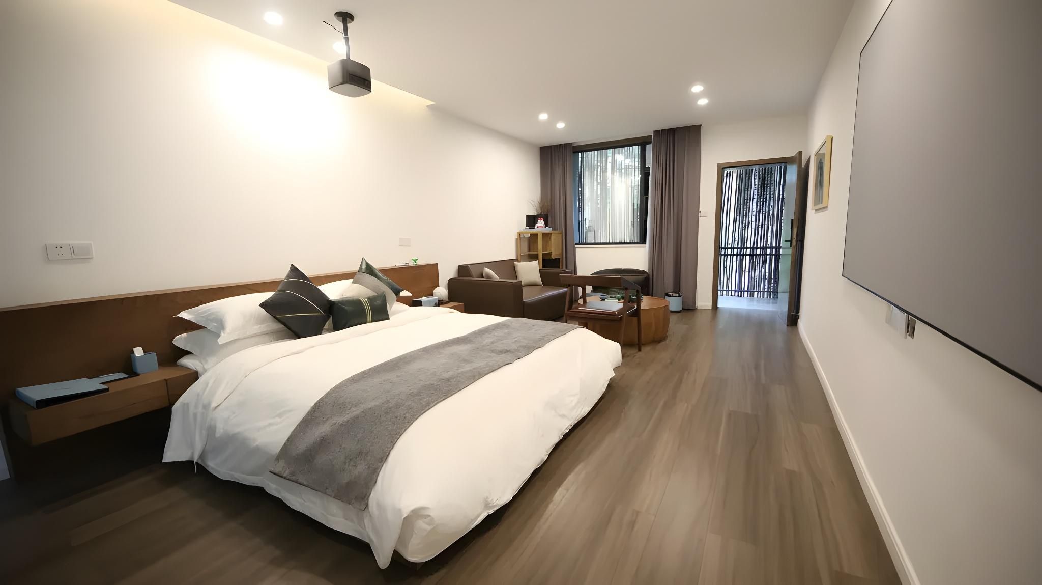 Huazhu - Room With Bed
