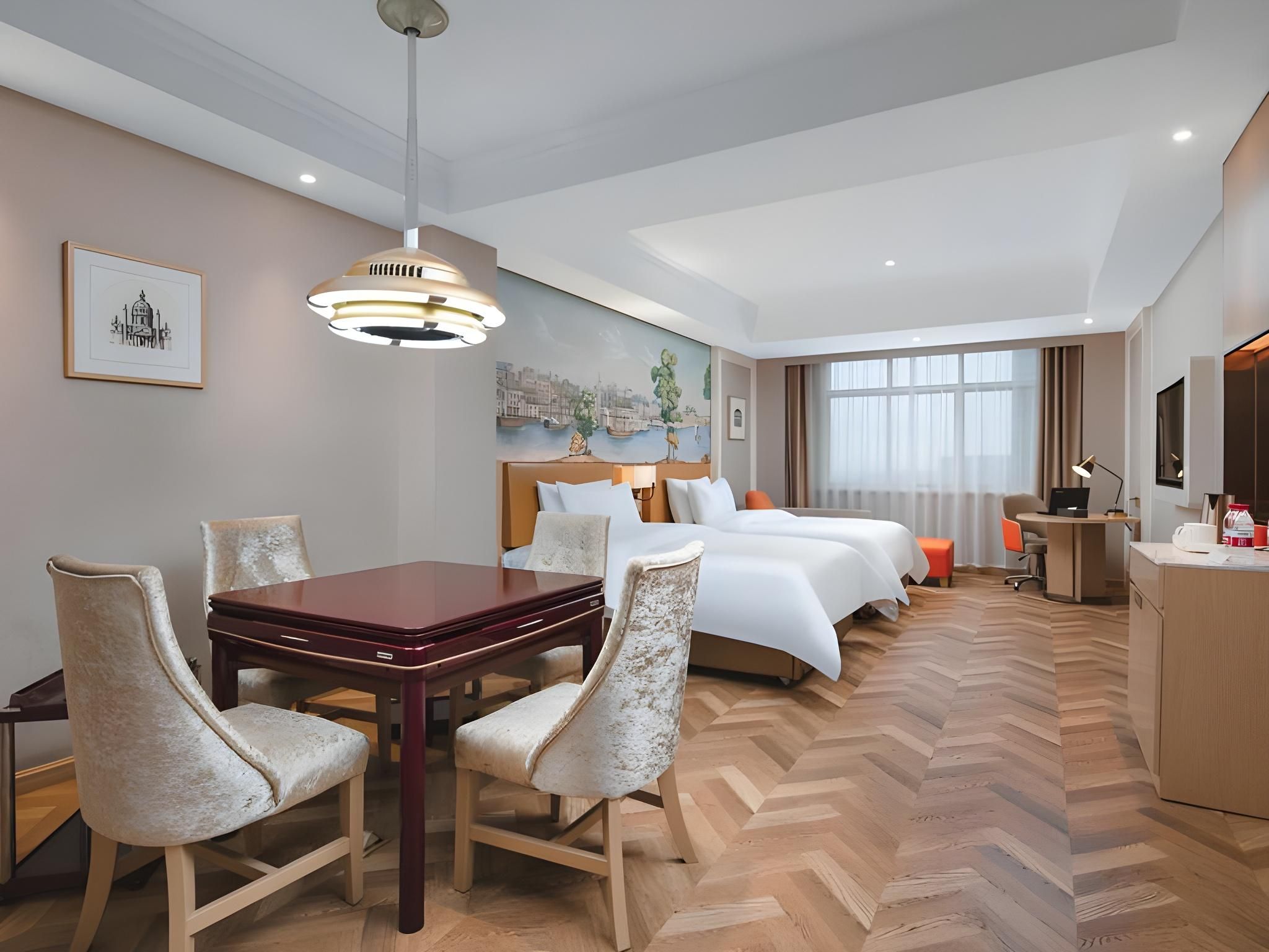 Vienna - Functional Chess Room With Twin Bed