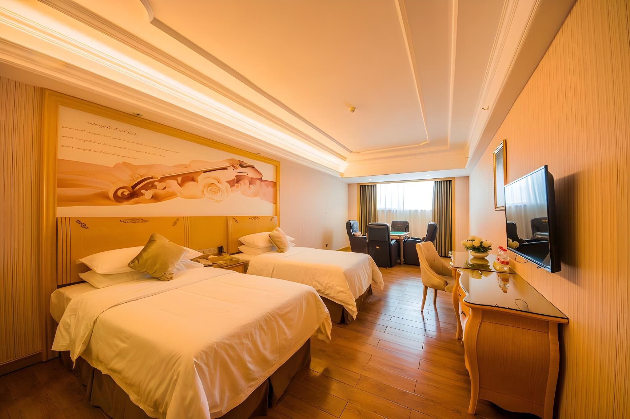 Vienna - Functional Chess Room With Twin Bed