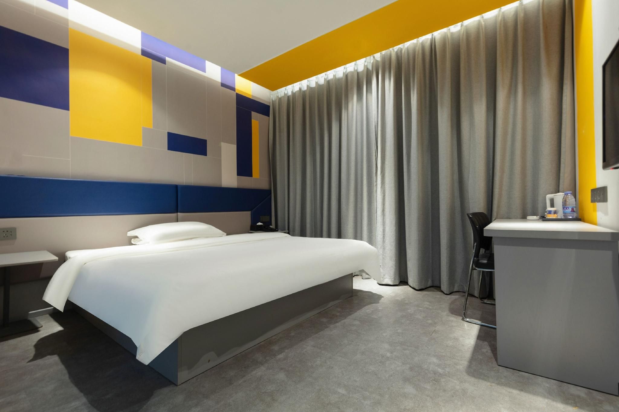 Economy Room