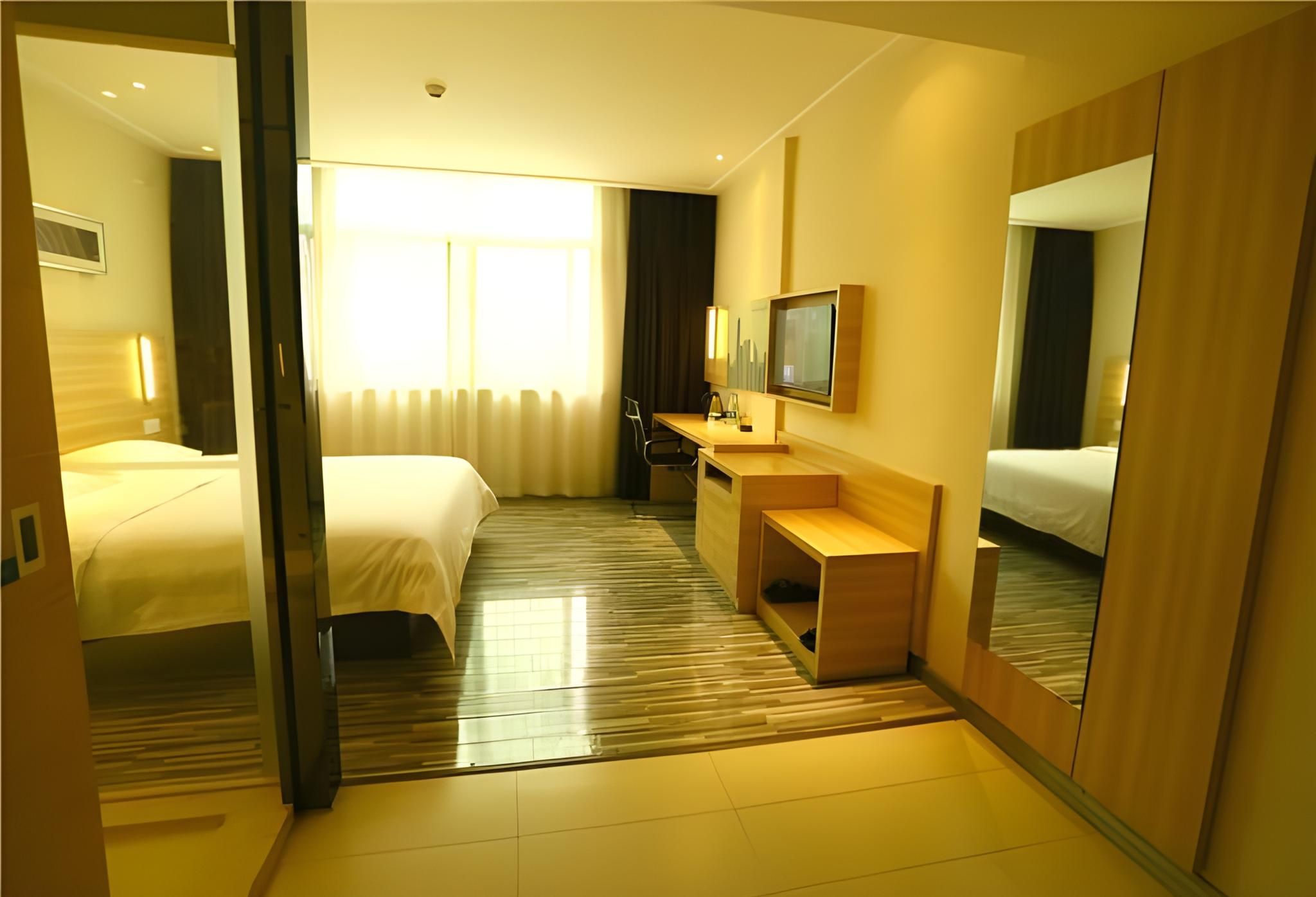 Business Queen Room