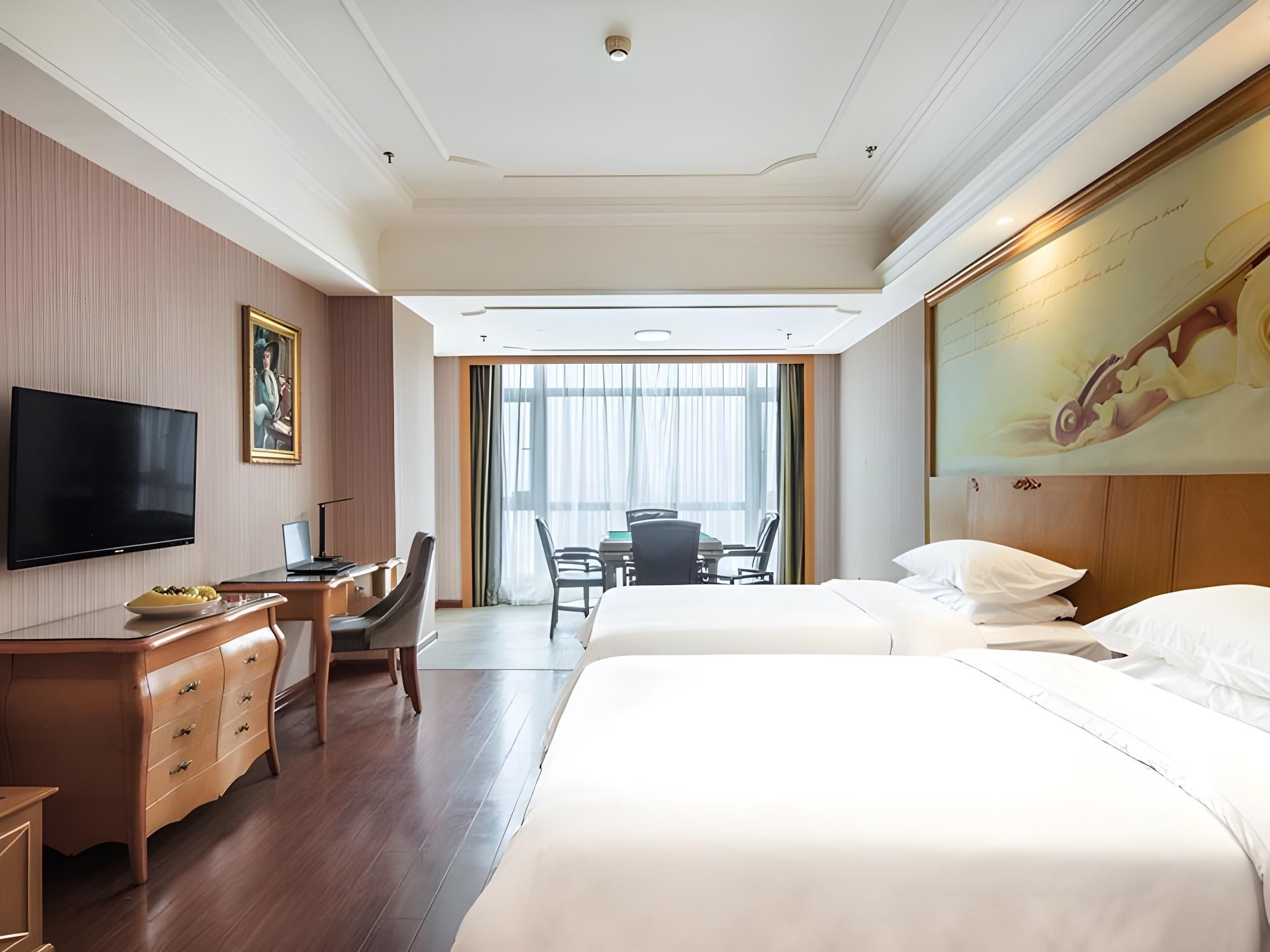 vienna - functional chess room with twin bed