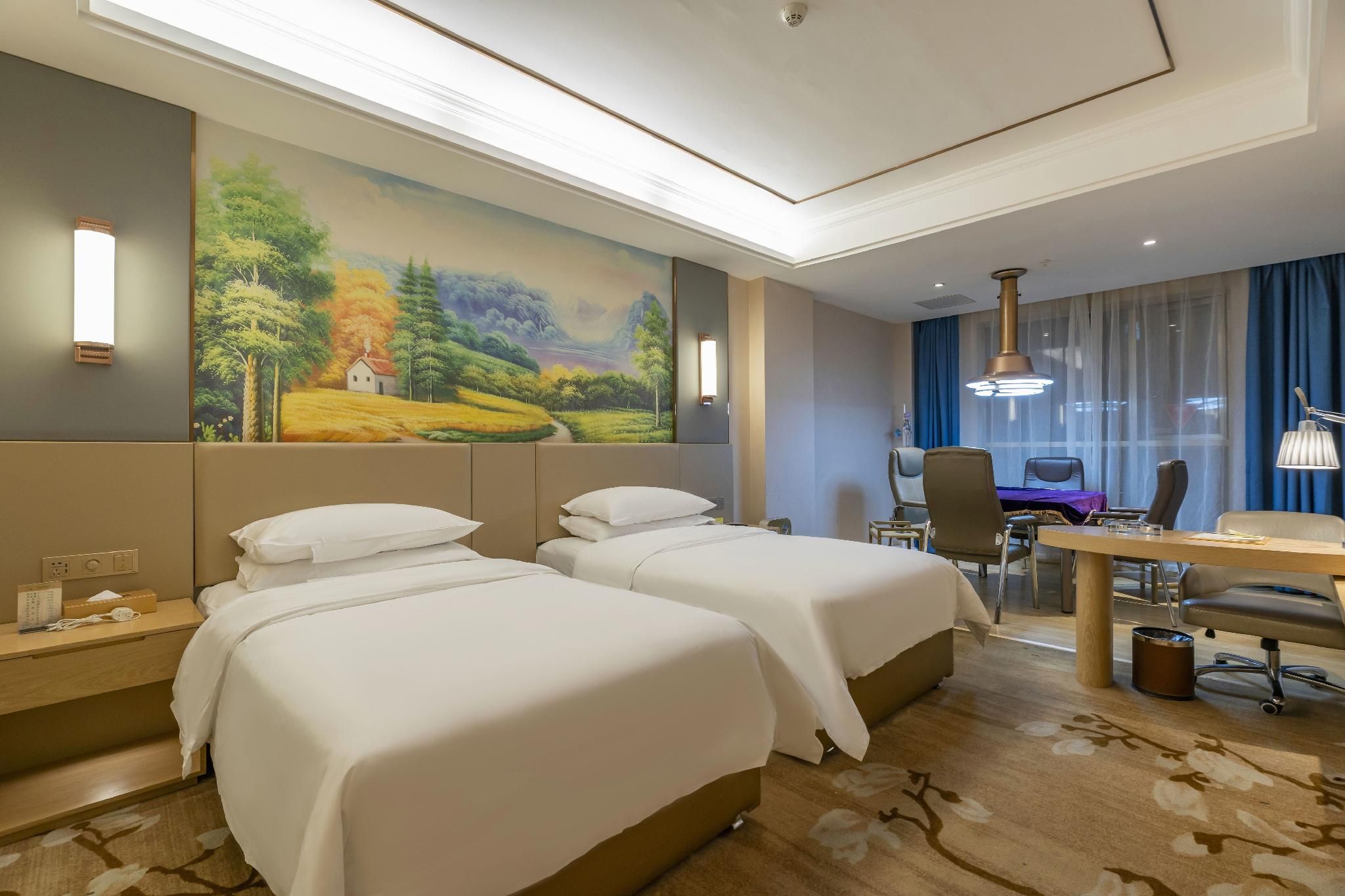 Vienna - Functional Chess Room With Twin Bed