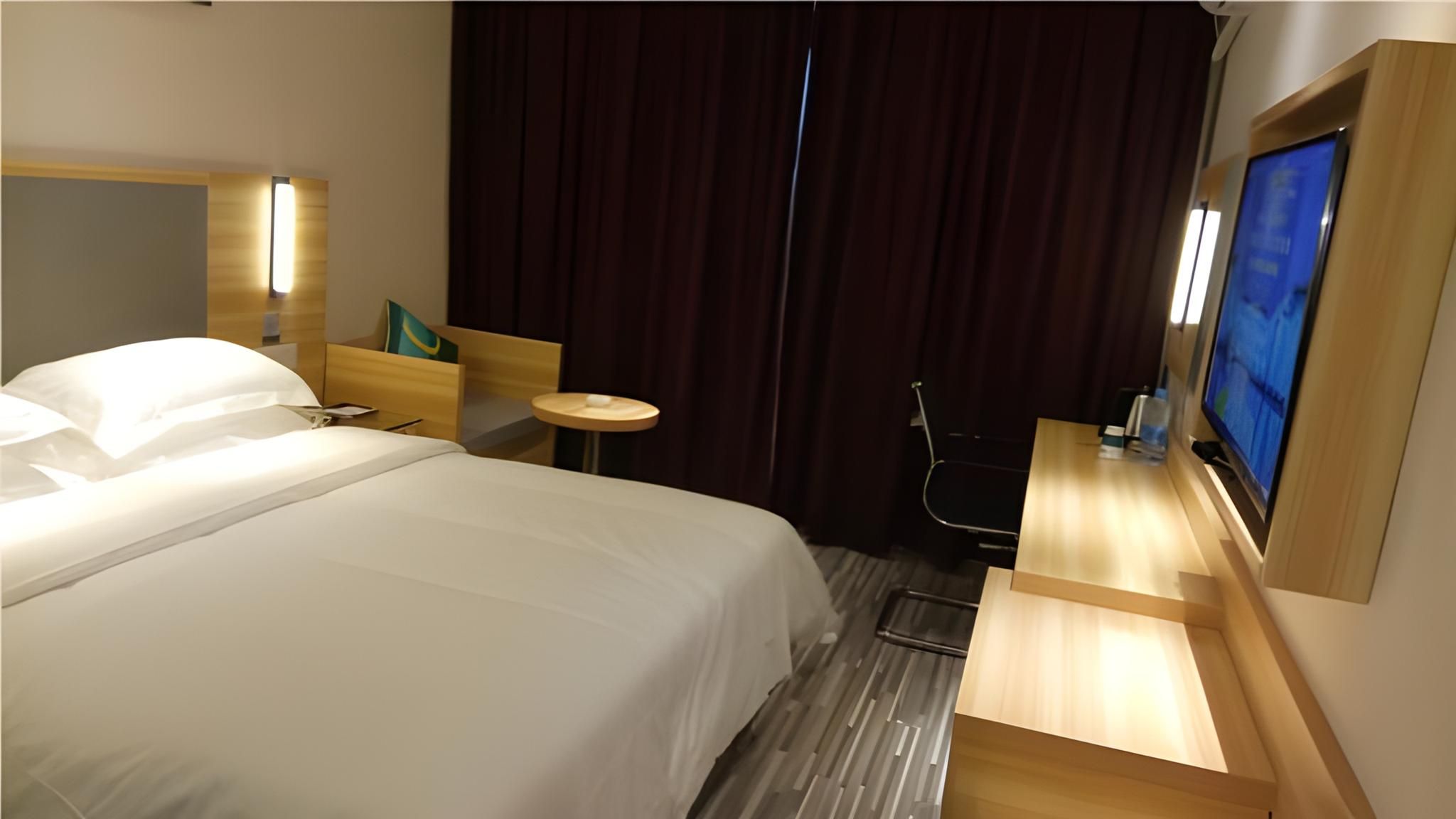 Business Queen Room