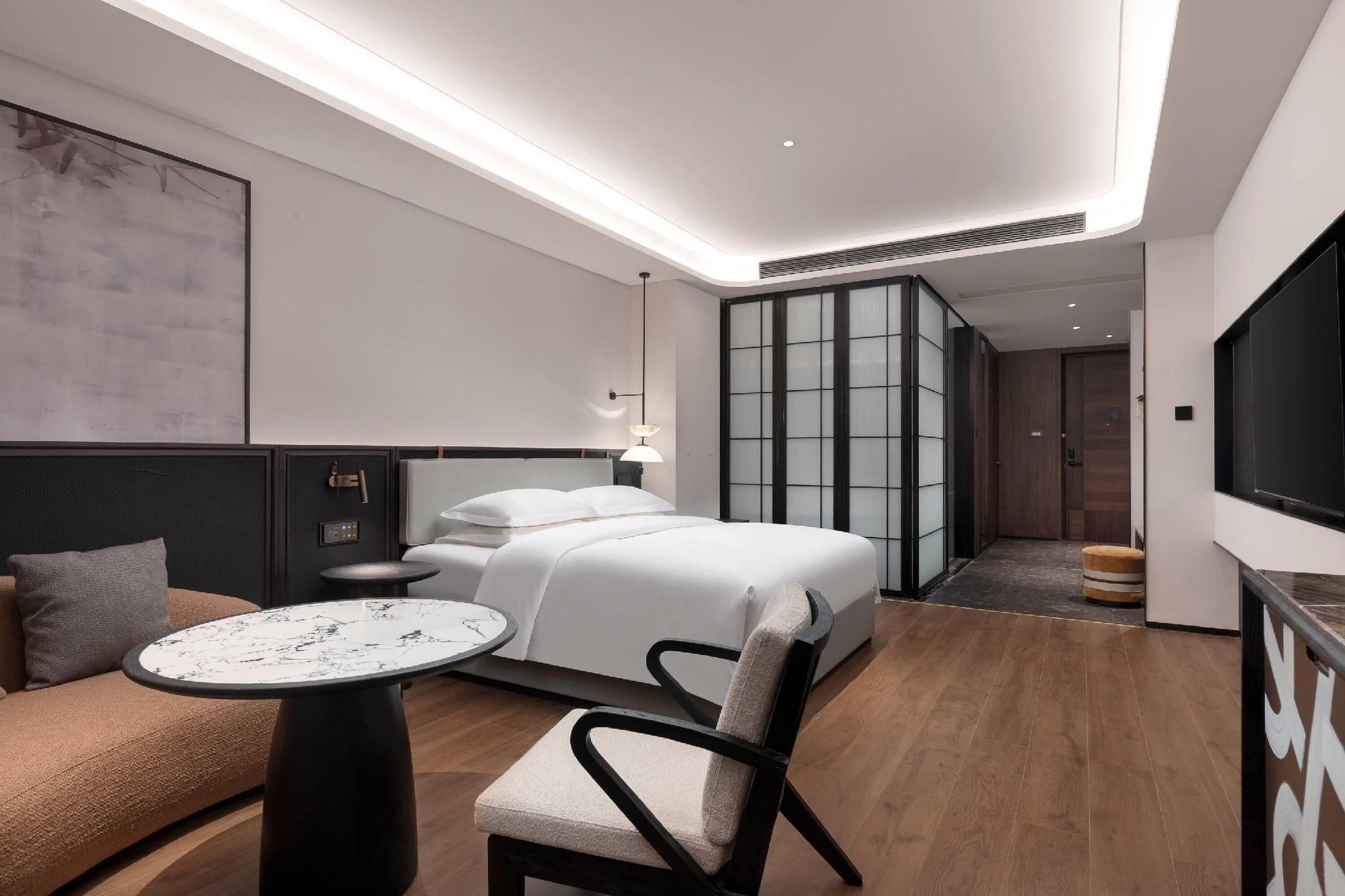 1 King Bed, Deluxe Room, Non-Smoking