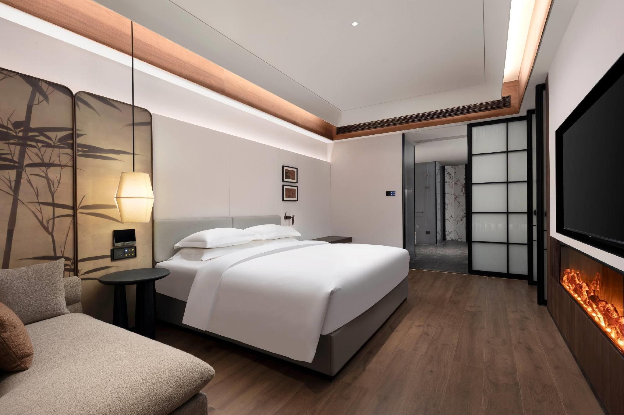1 King Bed, Executive Suite, Non-Smoking