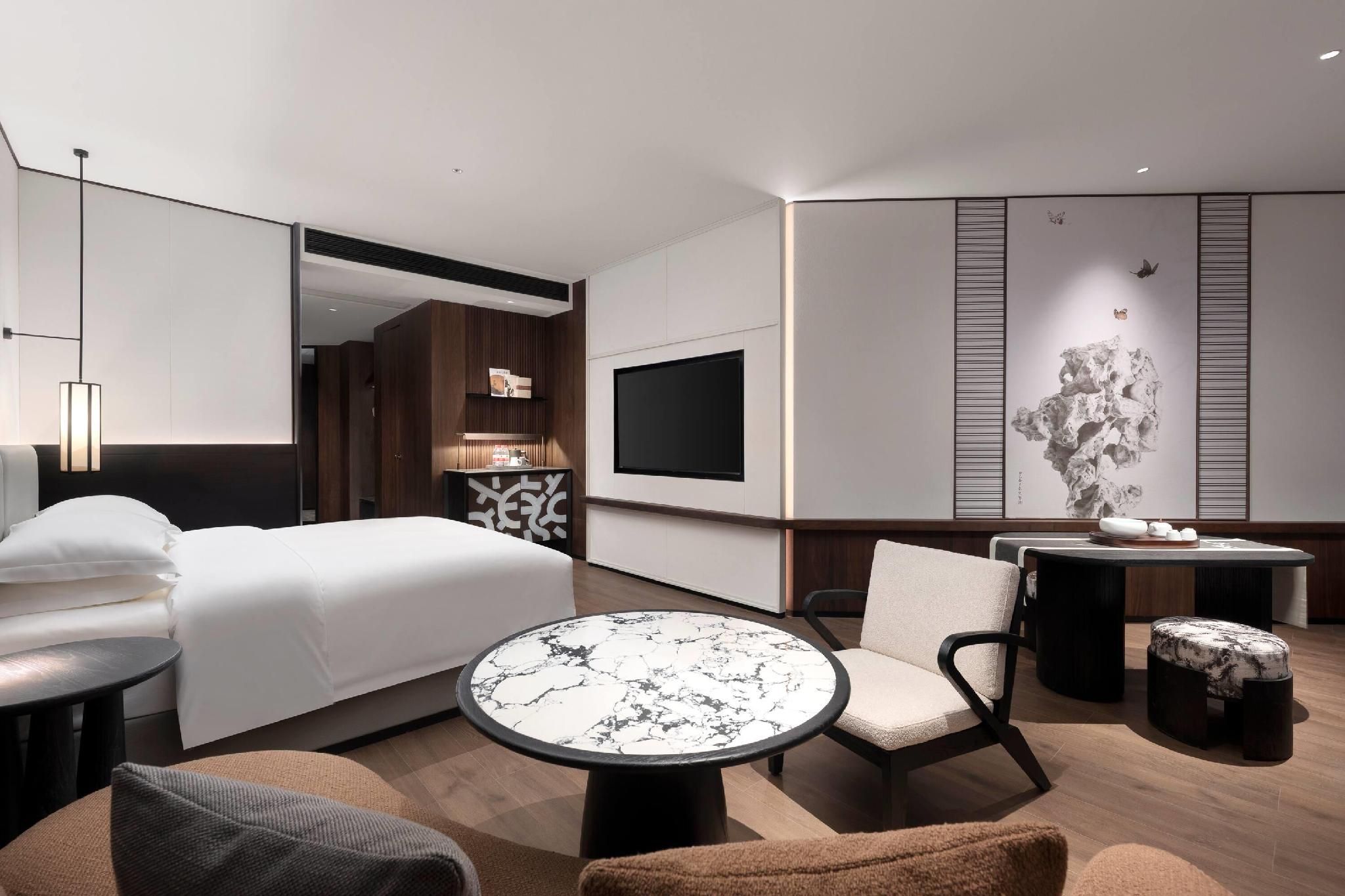 1 King Bed, Deluxe Tea Art Room, Non-Smoking