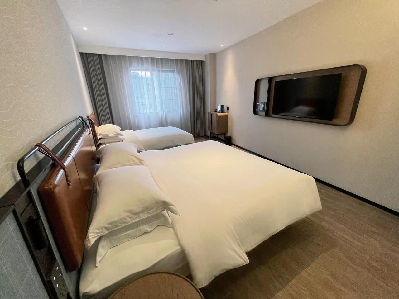 Dossen - Deluxe Family Room