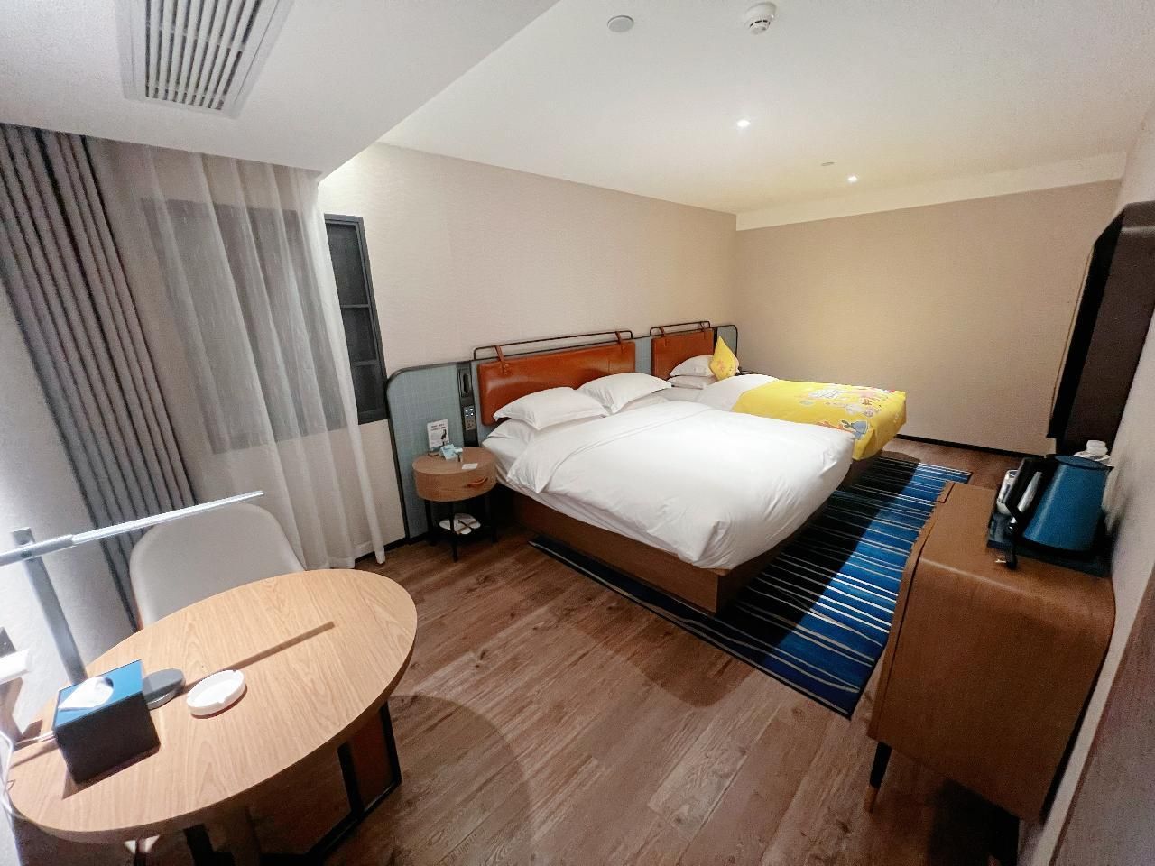 Dossen - Family Room