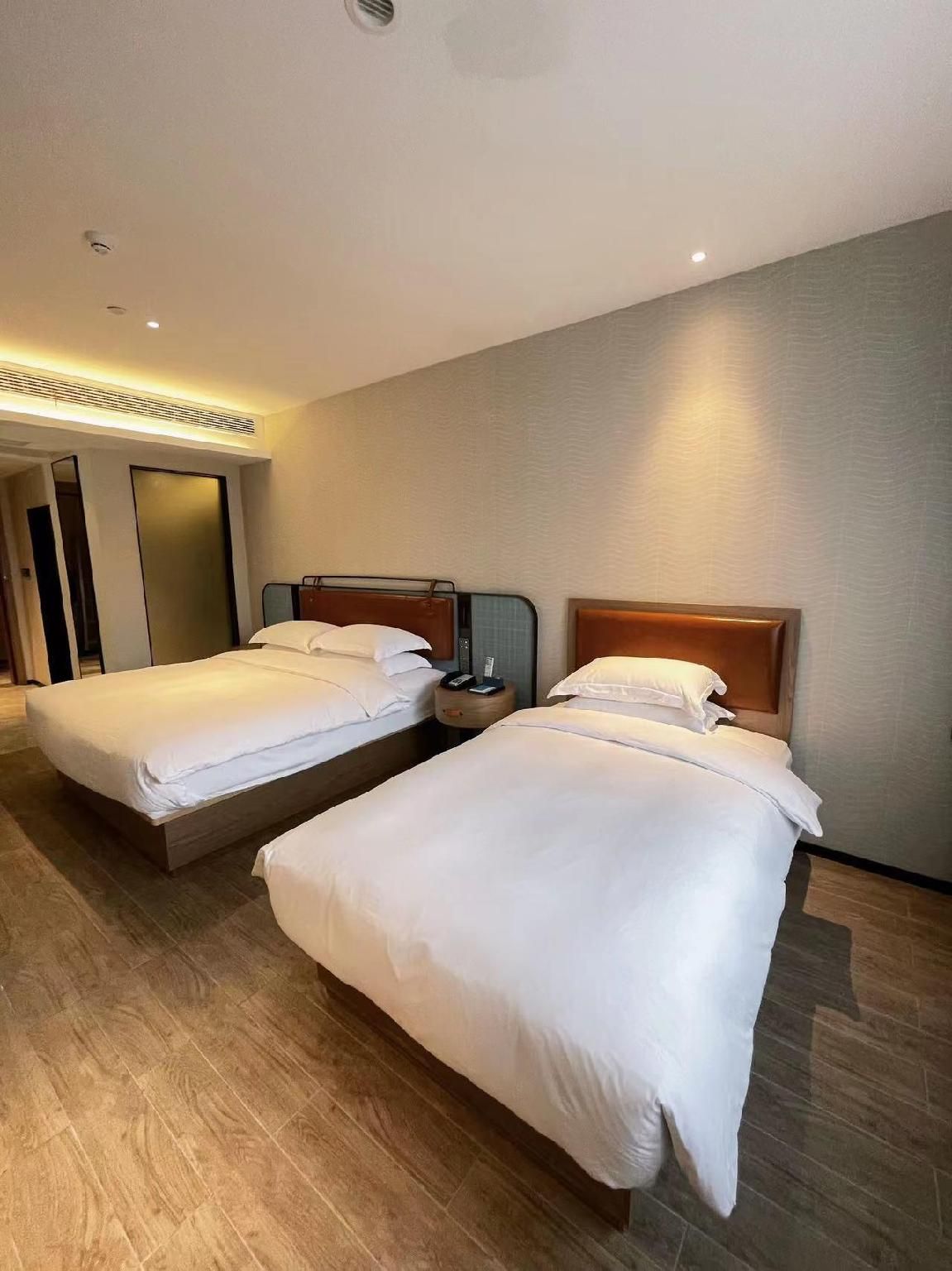 Dossen - Deluxe Family Room