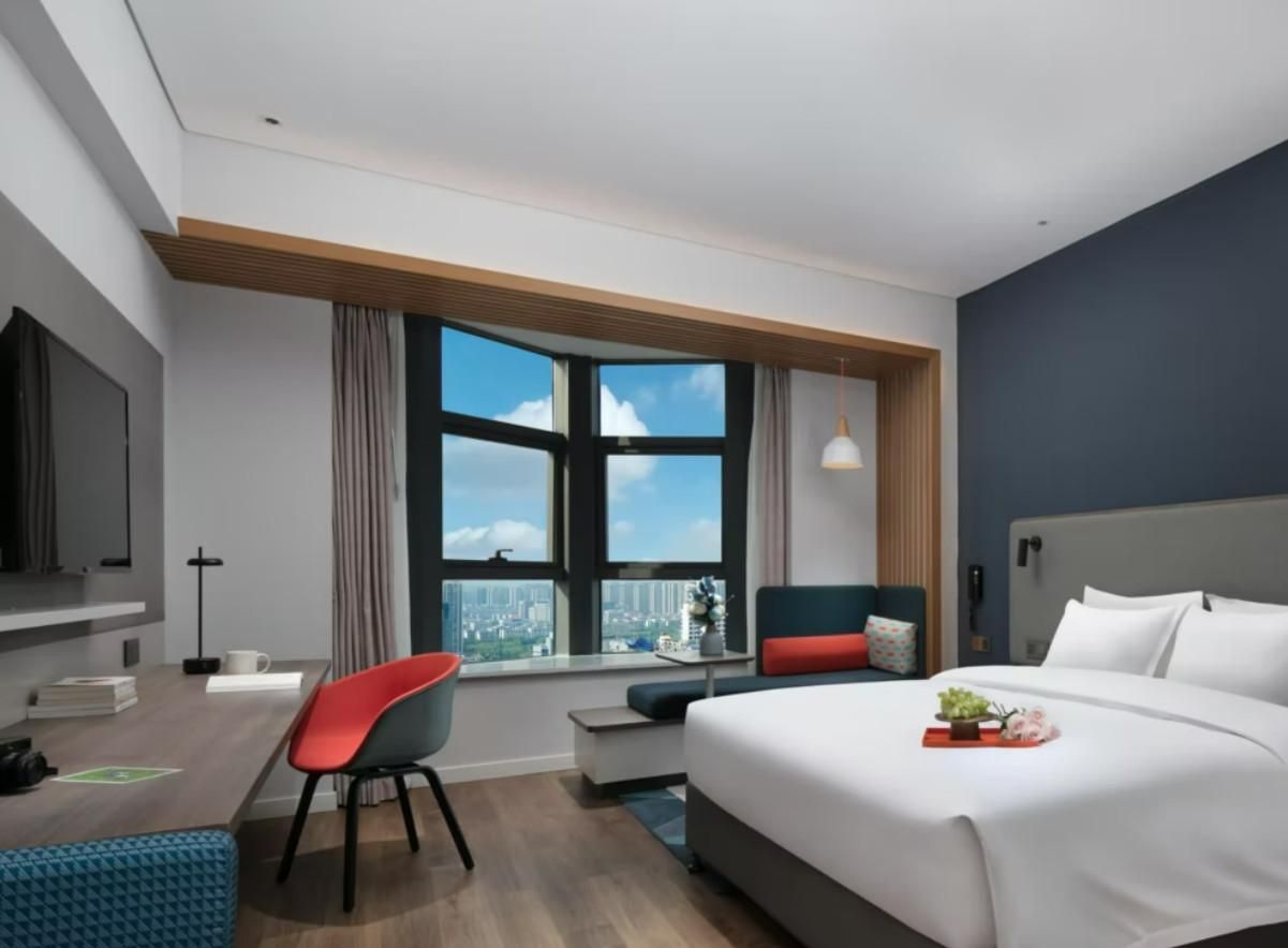 1 King Bed Mountain View Non-Smoking