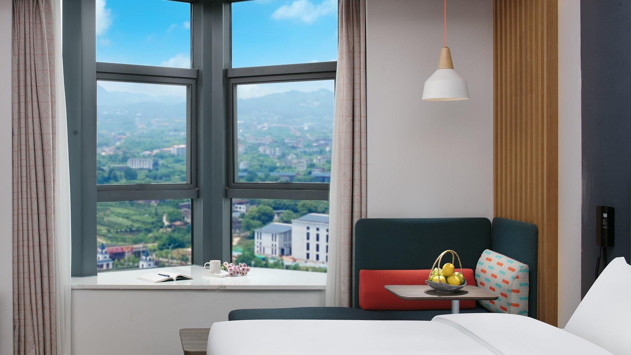 1 King Bed Standard Non Smoking