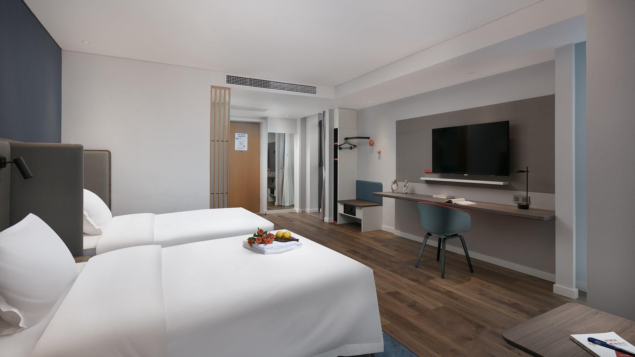 2 Single Beds Standard Extra Floor Space