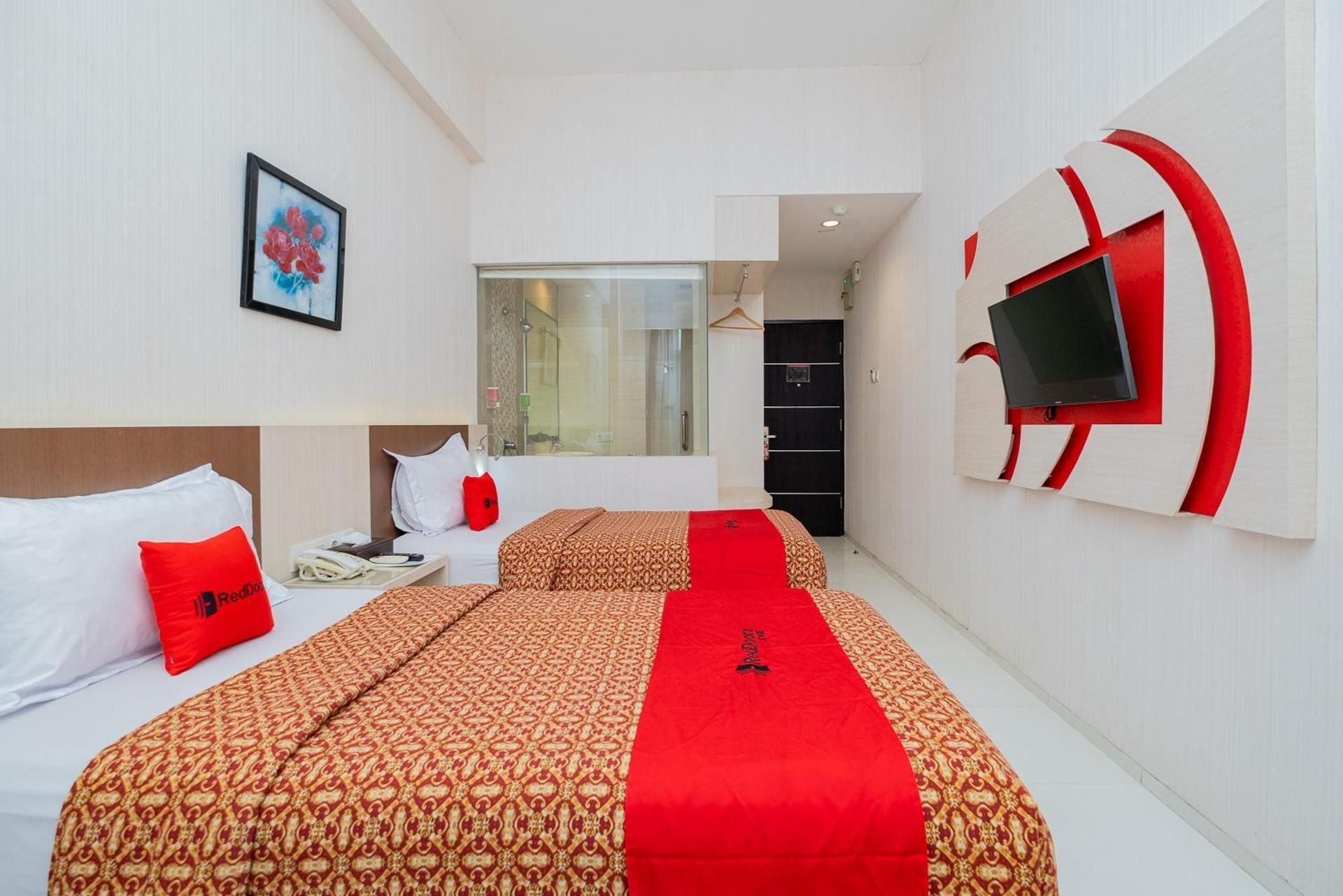 RedDoorz Premium @ Jalan Veteran Bojonegoro Twin Room 2