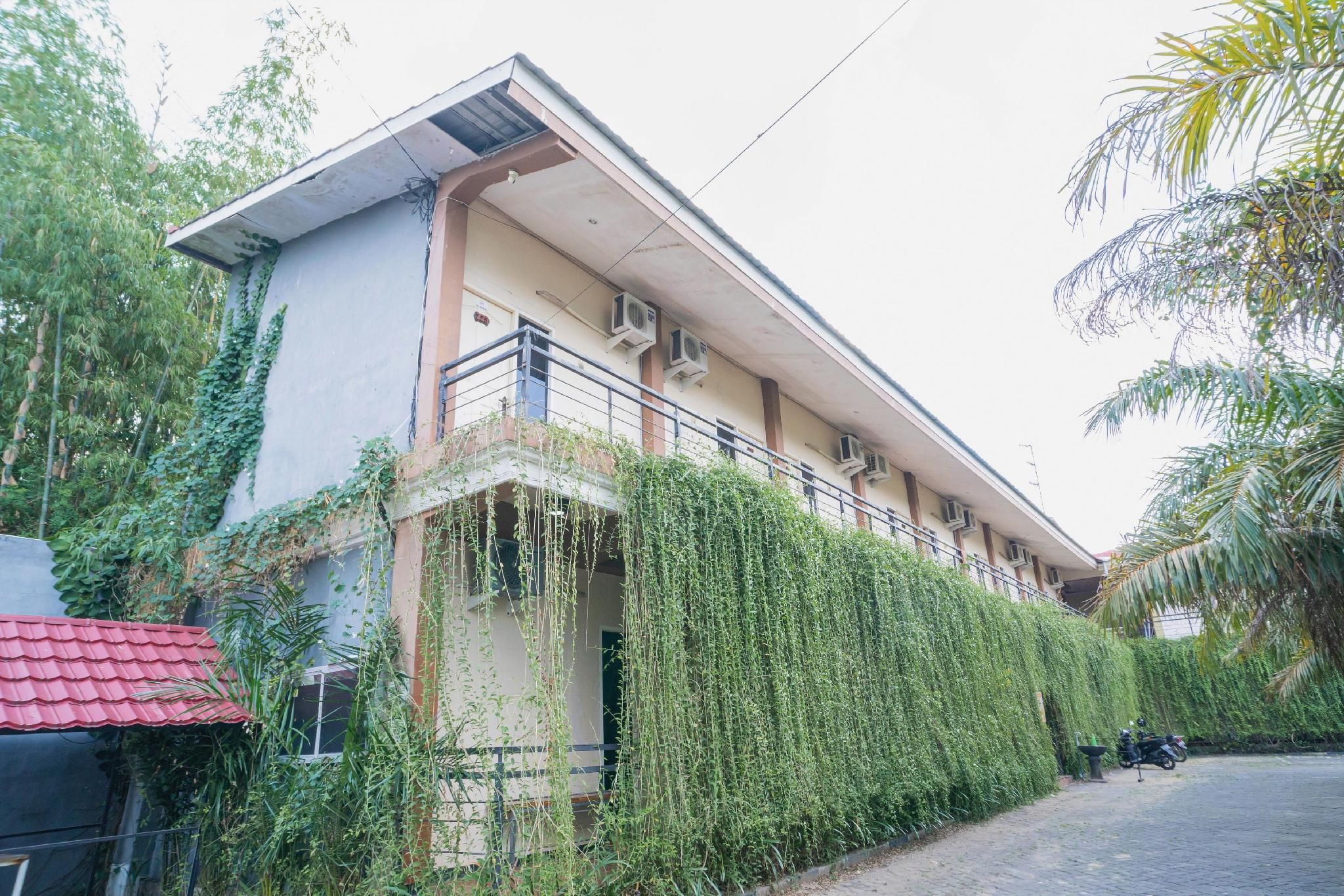 RedDoorz Plus Syariah @ Lotus Hotel Bojonegoro