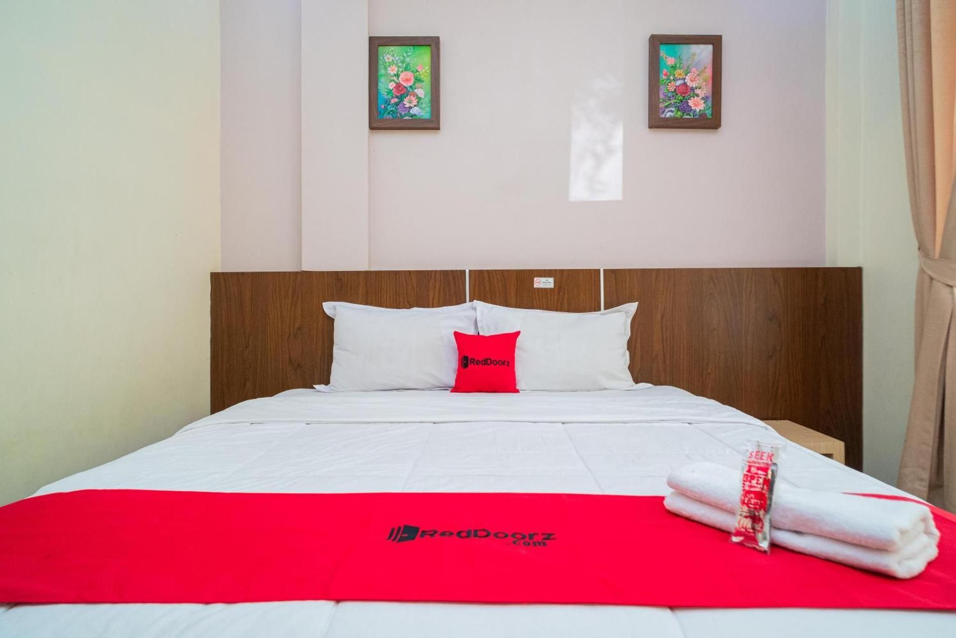 RedDoorz Plus Syariah @ Jalan Dokter Wahidin Bojonegoro Economy Double Room 3