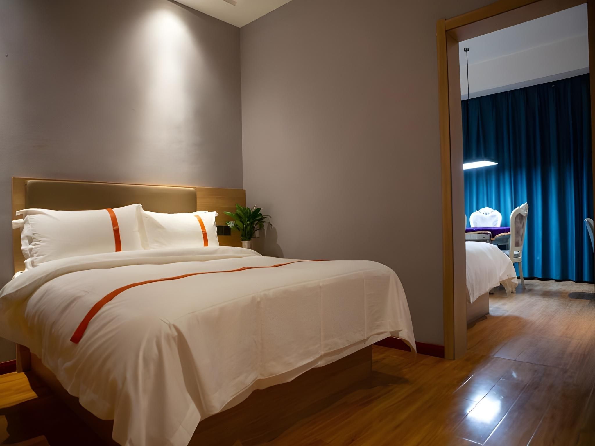 GTI - Feature Twin Bed Room, Chess