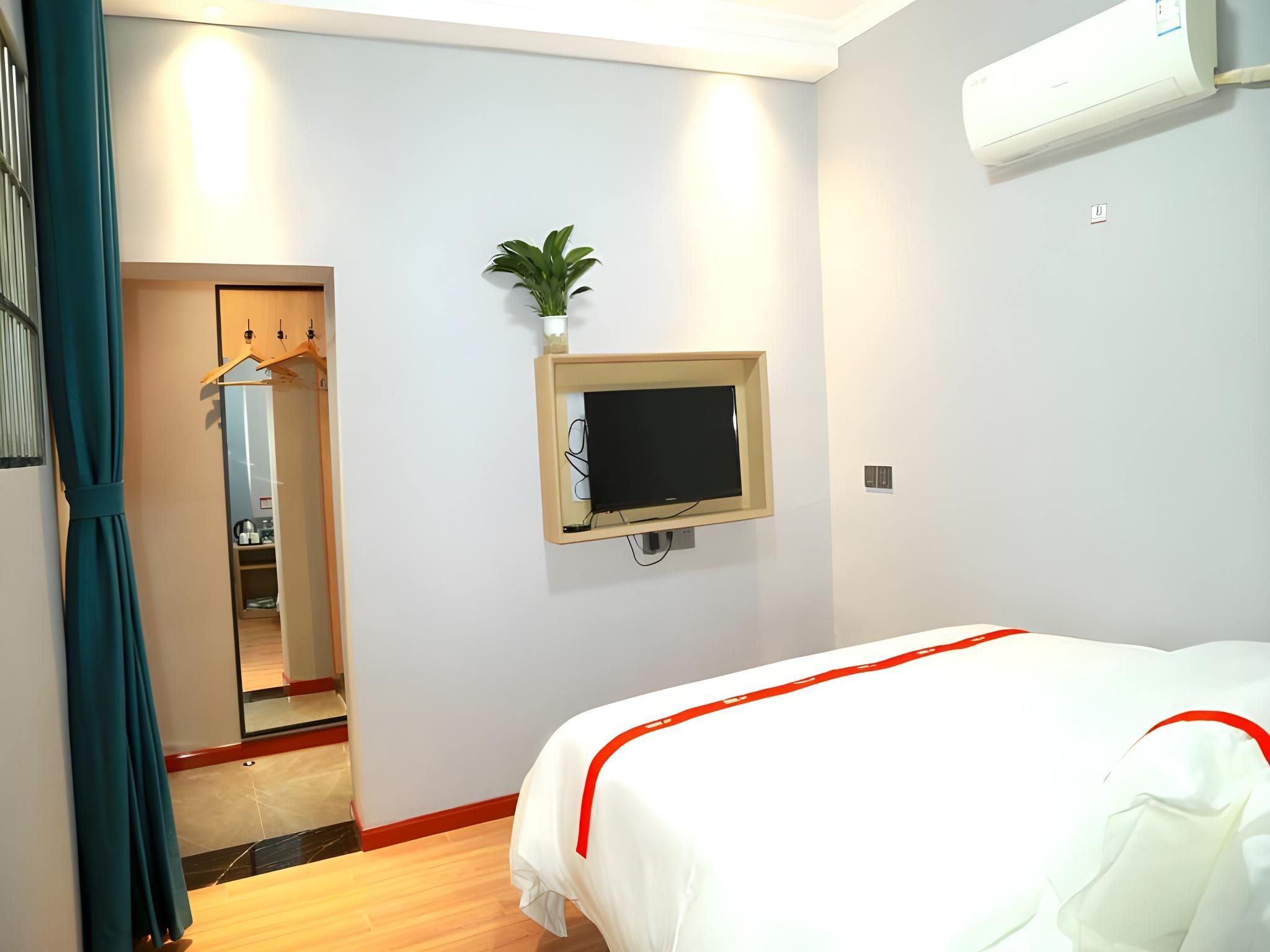 Hotel Queen Room
