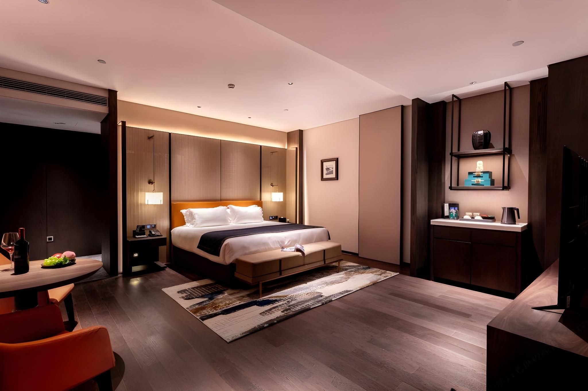 Yazhi Bed Room with City View