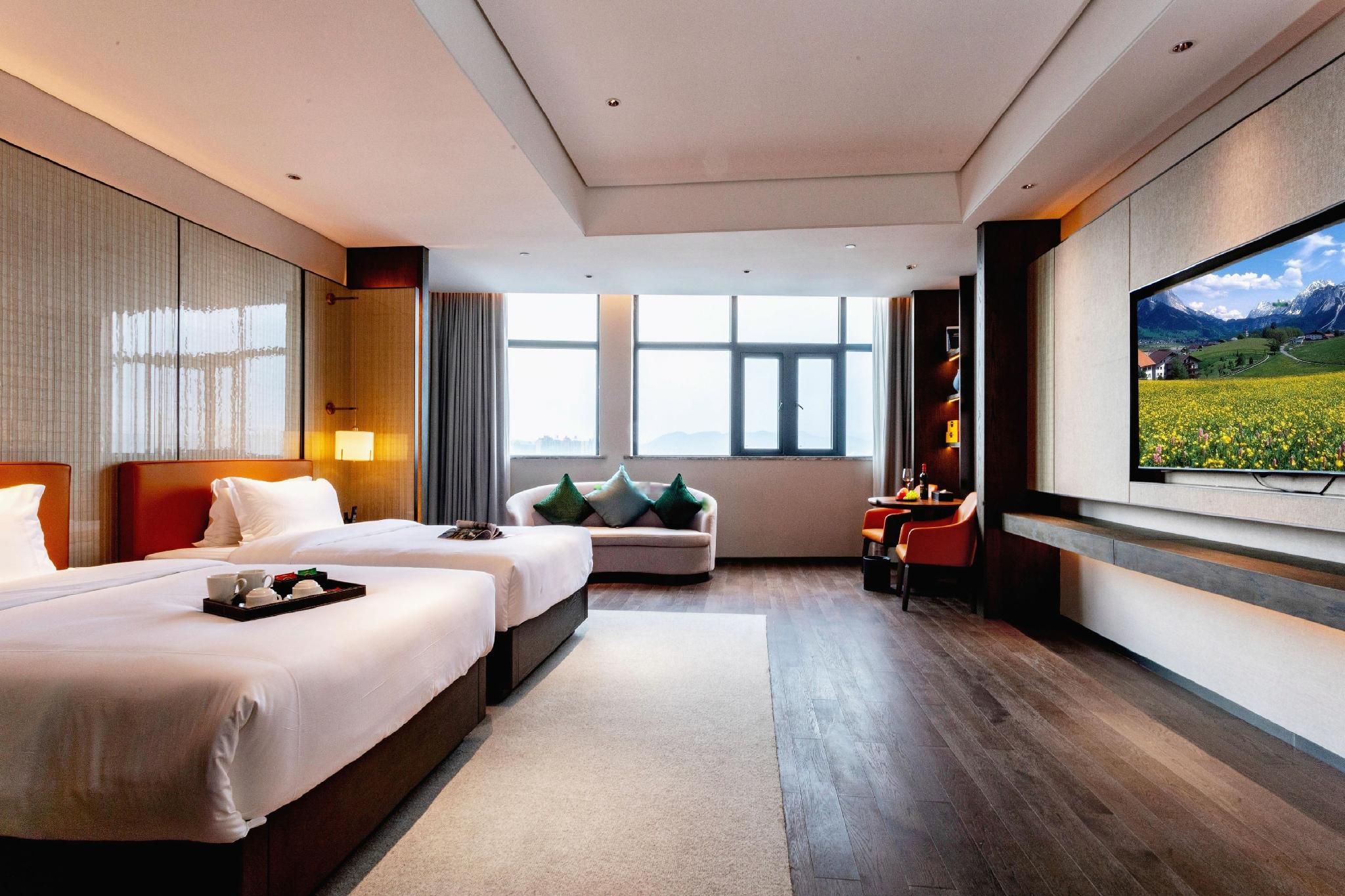 Yazhi Twin Room with City View