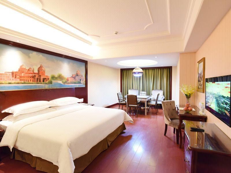 Double Room with Mah-jongg Table