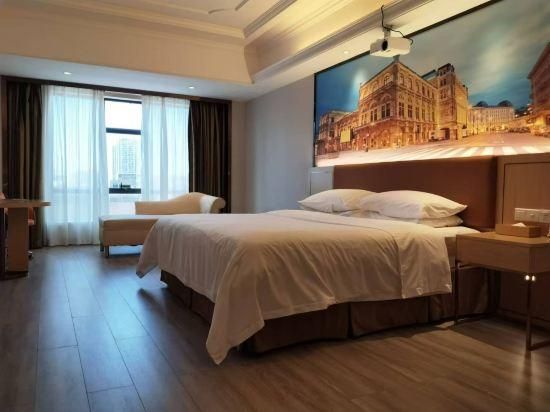 King Room with Audio
