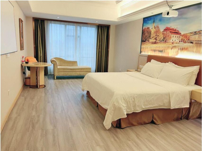 King Room with Audio