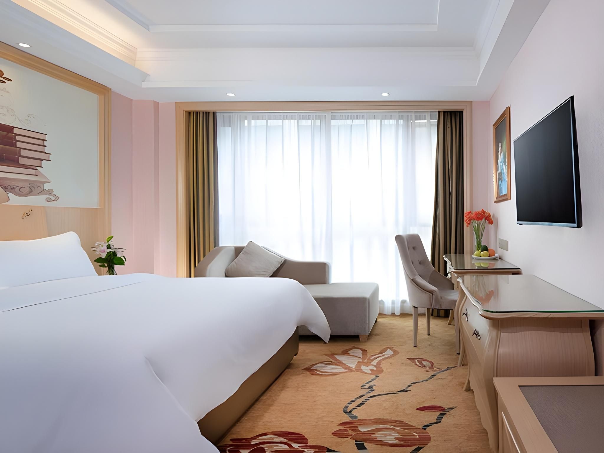 Vienna - Functional Chess Suite Room