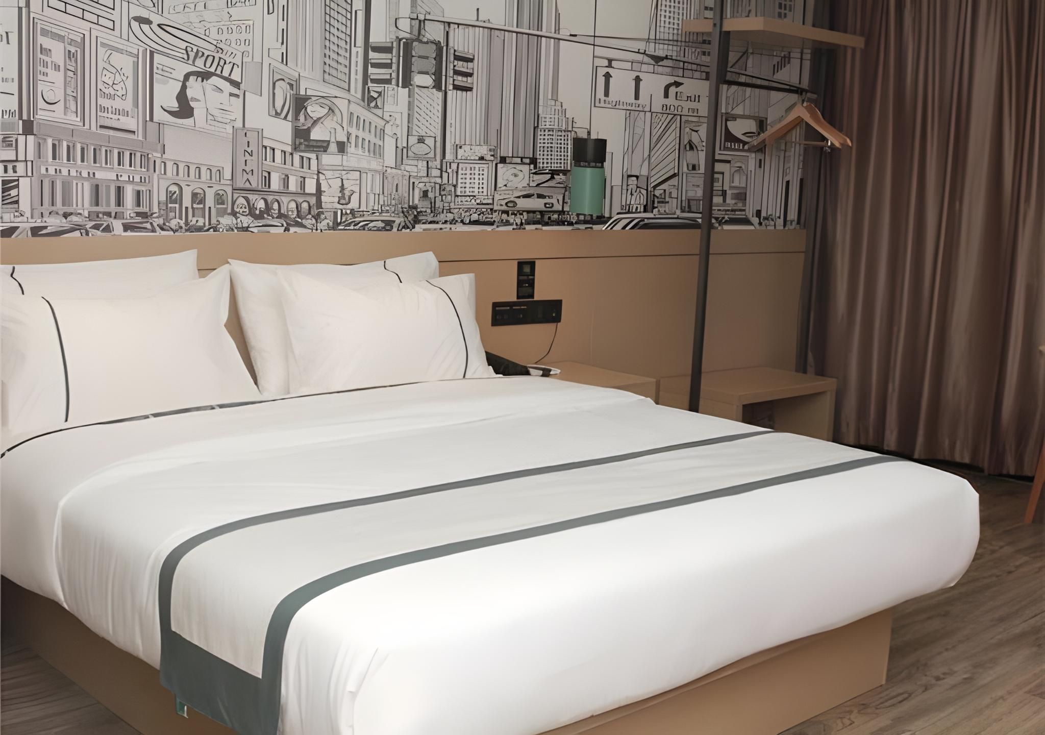 Business Queen Room