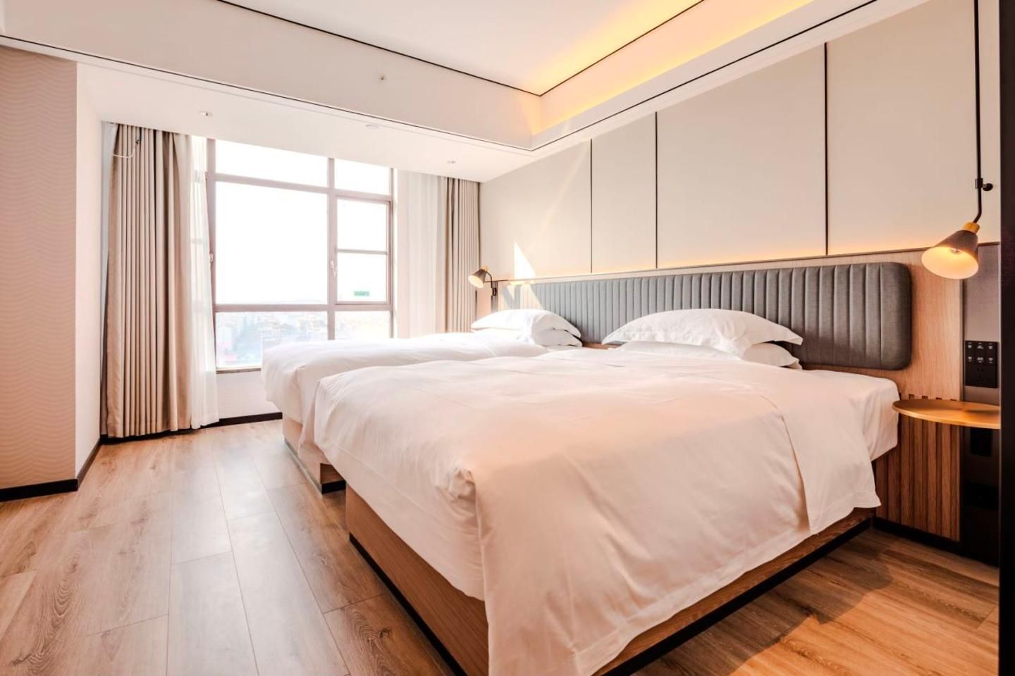 Dossen - Twin Room With City View