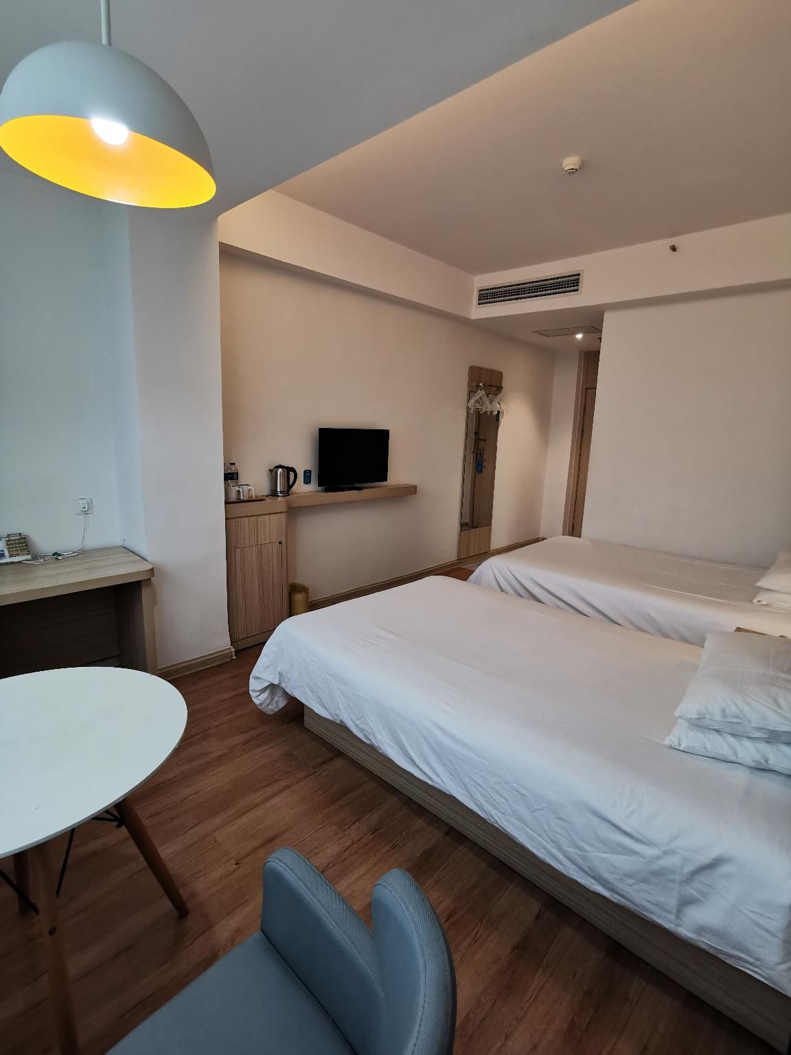 Twin Business Room