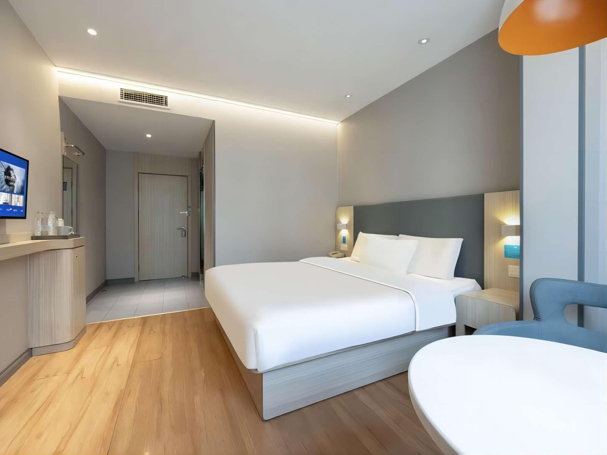 Business Queen Bed Room
