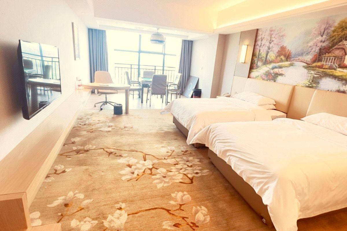 Vienna - Functional Chess Room With Twin Bed