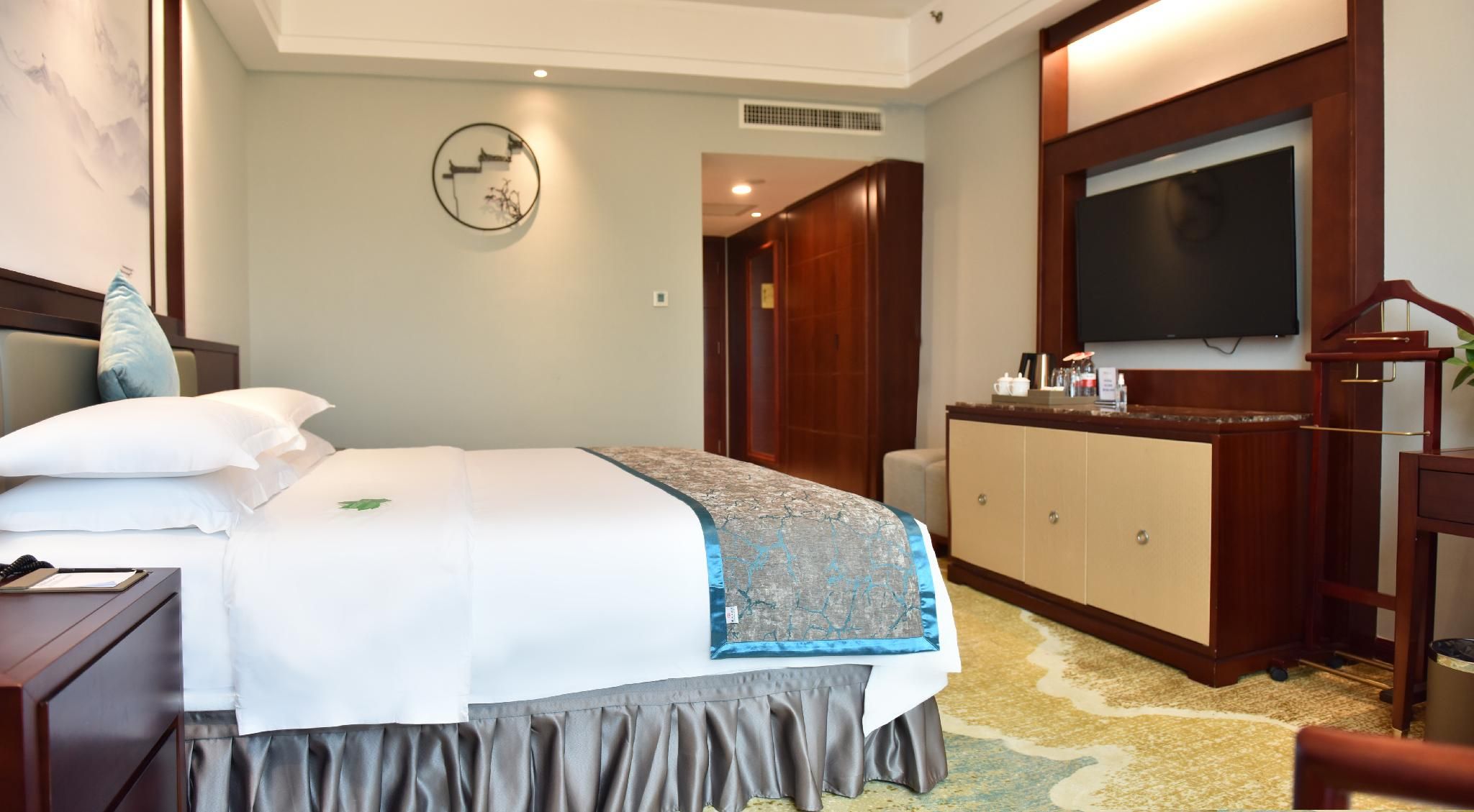 Deluxe Room Queen