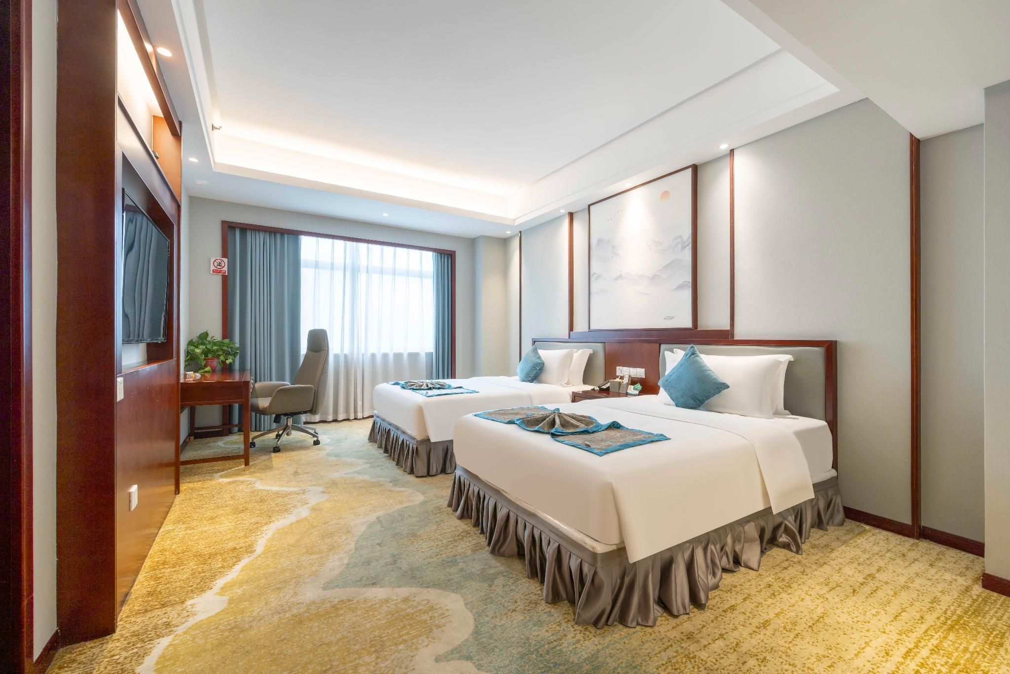 Deluxe Triple Suite