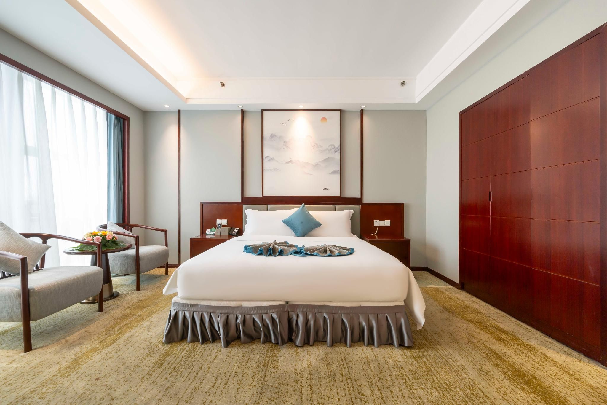 Deluxe Room Queen