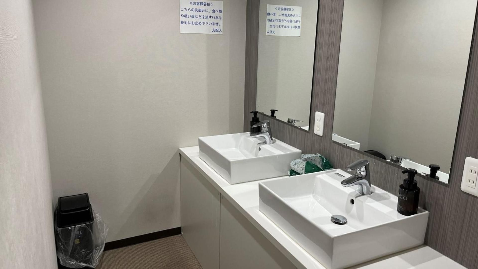 Male only - Twin Room with Shared Bathroom - Smoking
