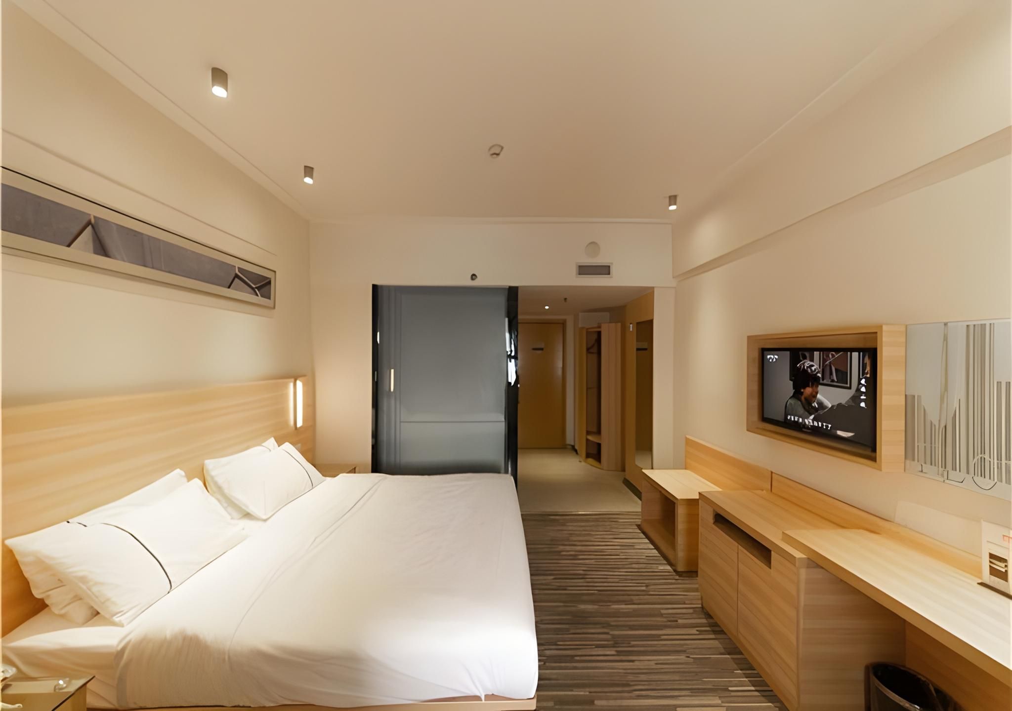 Business Queen Room