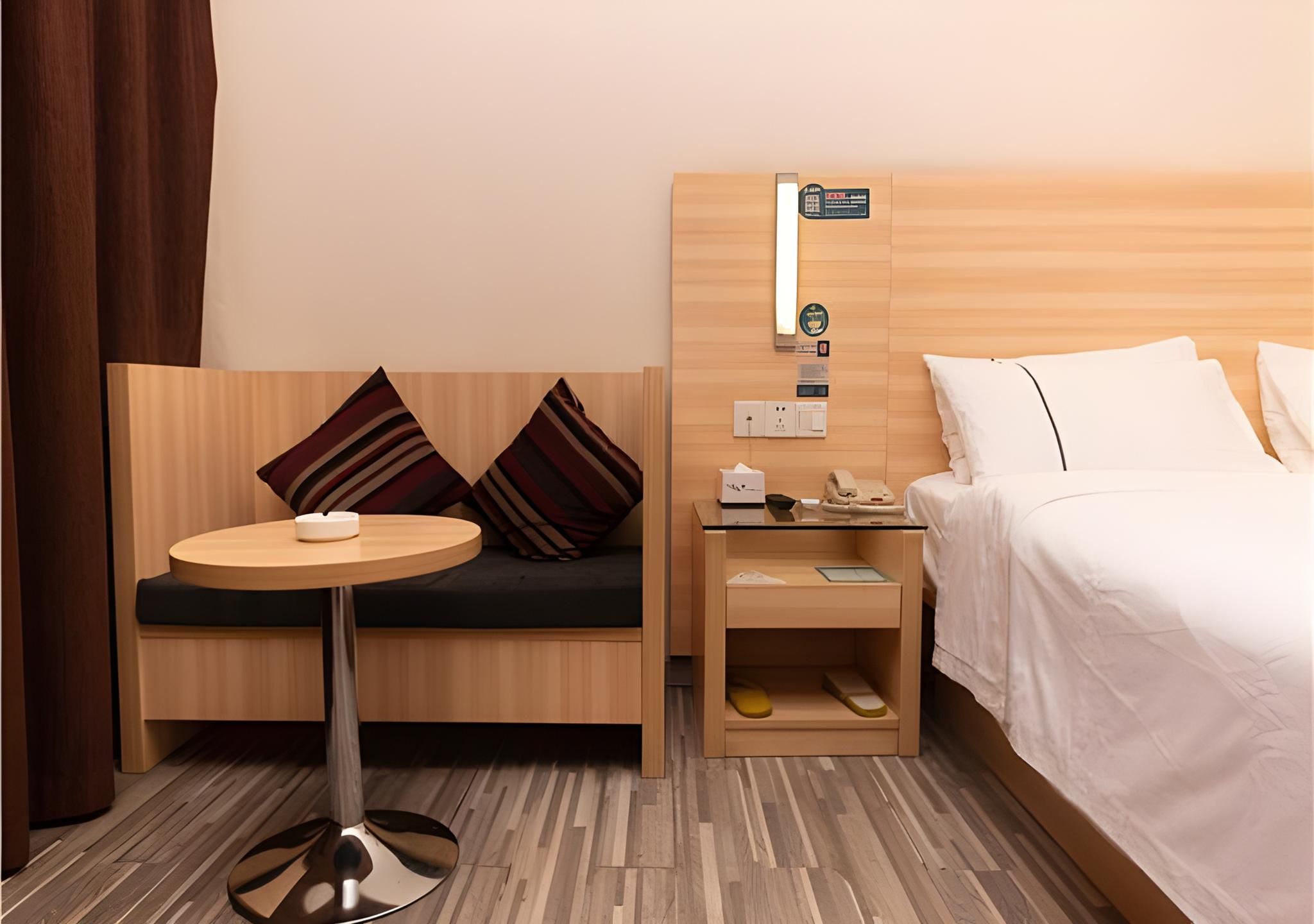 Business Queen Room