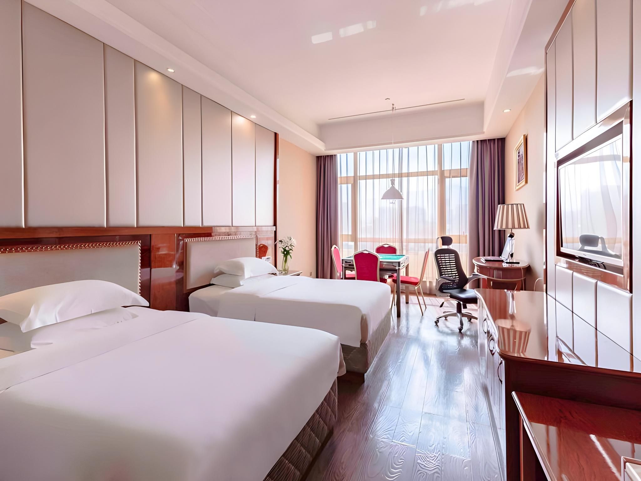 Vienna - Functional Chess Room With Twin Bed