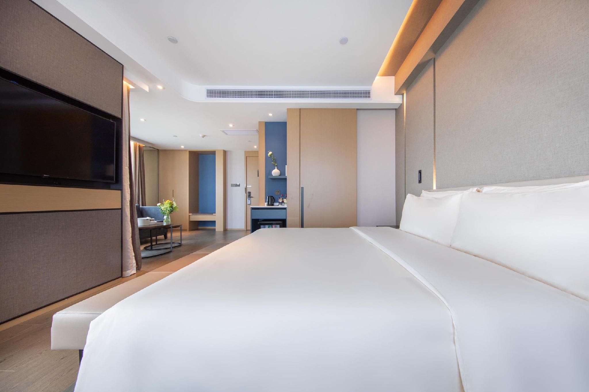 Atour - JIMU Suite with Lake View